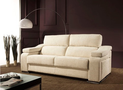sofa clásico con pufs